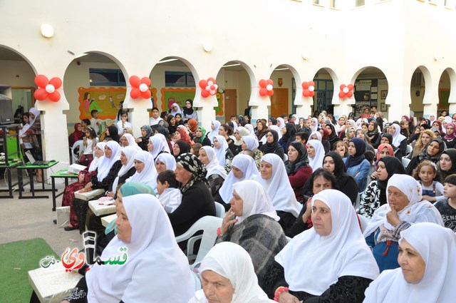  فيديو: مدرسة جنة ابن رشد تكرم امهات المعلمين في امسية ابداعية لطلابها بمشاركة الاباء والامهات ..